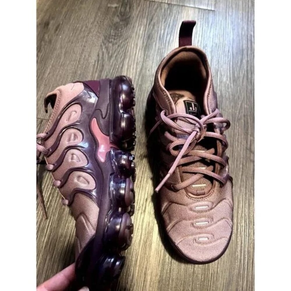 Womens Nike Airmax Vapor Max sneakers size 7.5